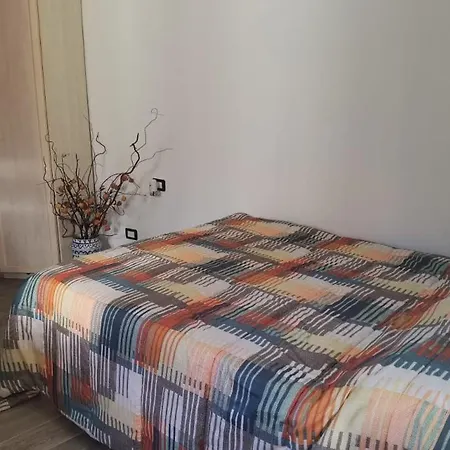Meina, 2 Camere, 2 Bagni, Giardinetto מאינה