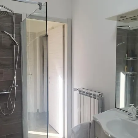 Appartamento Meina, 2 Camere, 2 Bagni, Giardinetto