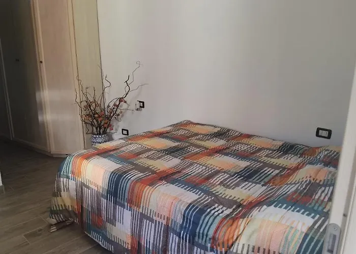 Meina, 2 Camere, 2 Bagni, Giardinetto Meina