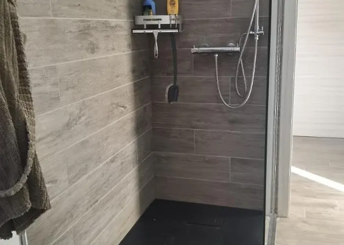 Meina, 2 Camere, 2 Bagni, Giardinetto Meina