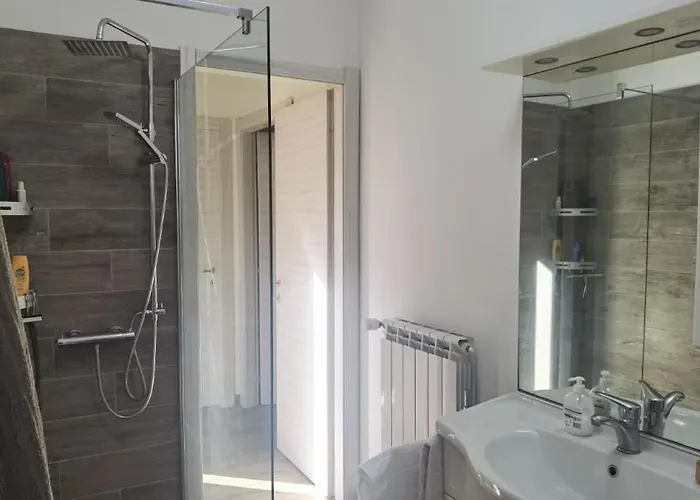 Lejlighed Meina, 2 Camere, 2 Bagni, Giardinetto